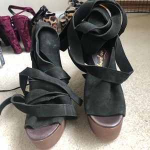 Free people lace up wedges!